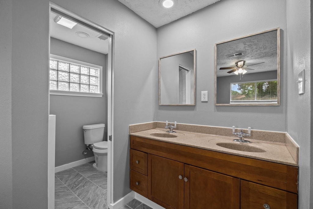 8122 Swan Meadow Lane - Photo 12