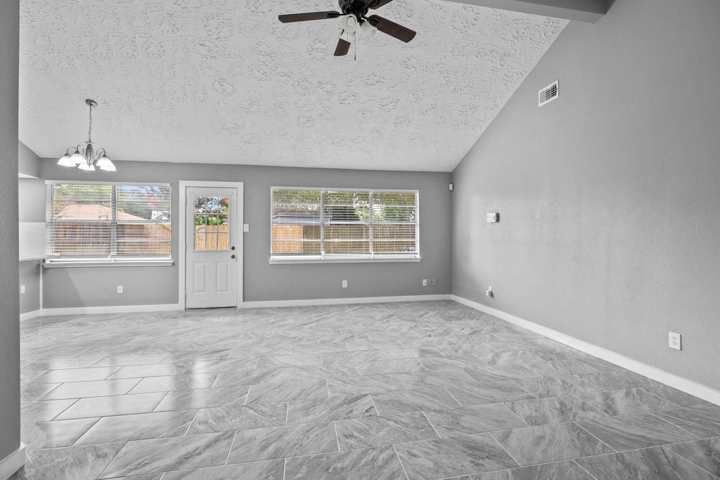 8122 Swan Meadow Lane - Photo 3