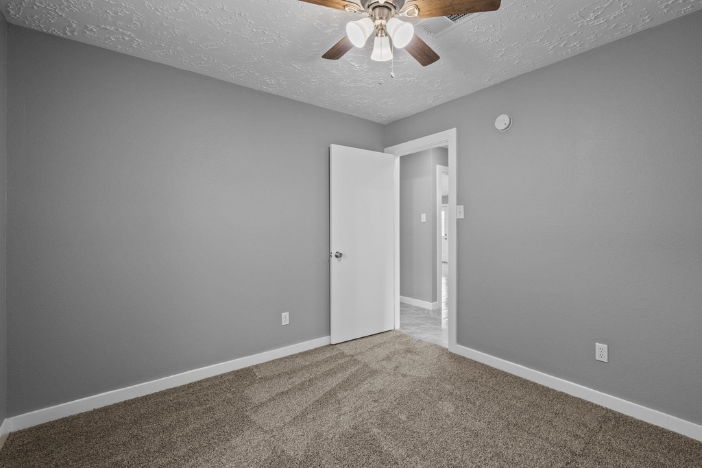 8122 Swan Meadow Lane - Photo 15
