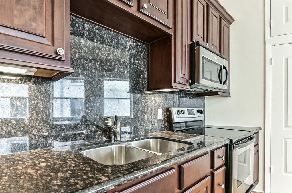 705 Main Street - Photo 6