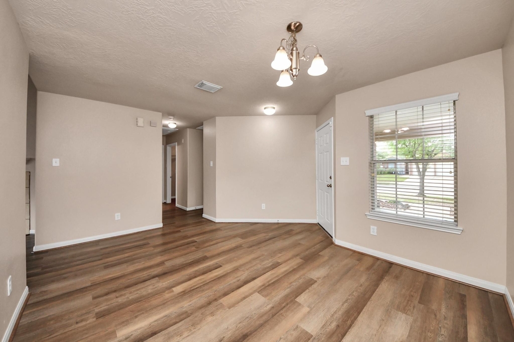 1818 Fergus Park Court - Photo 11