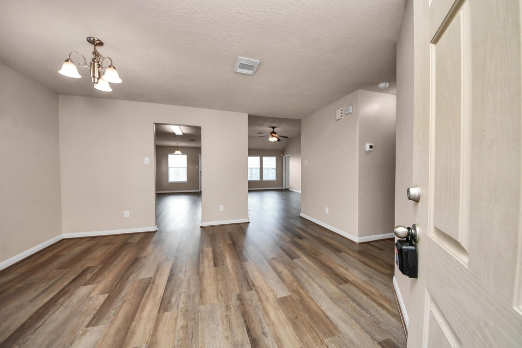 1818 Fergus Park Court - Photo 10