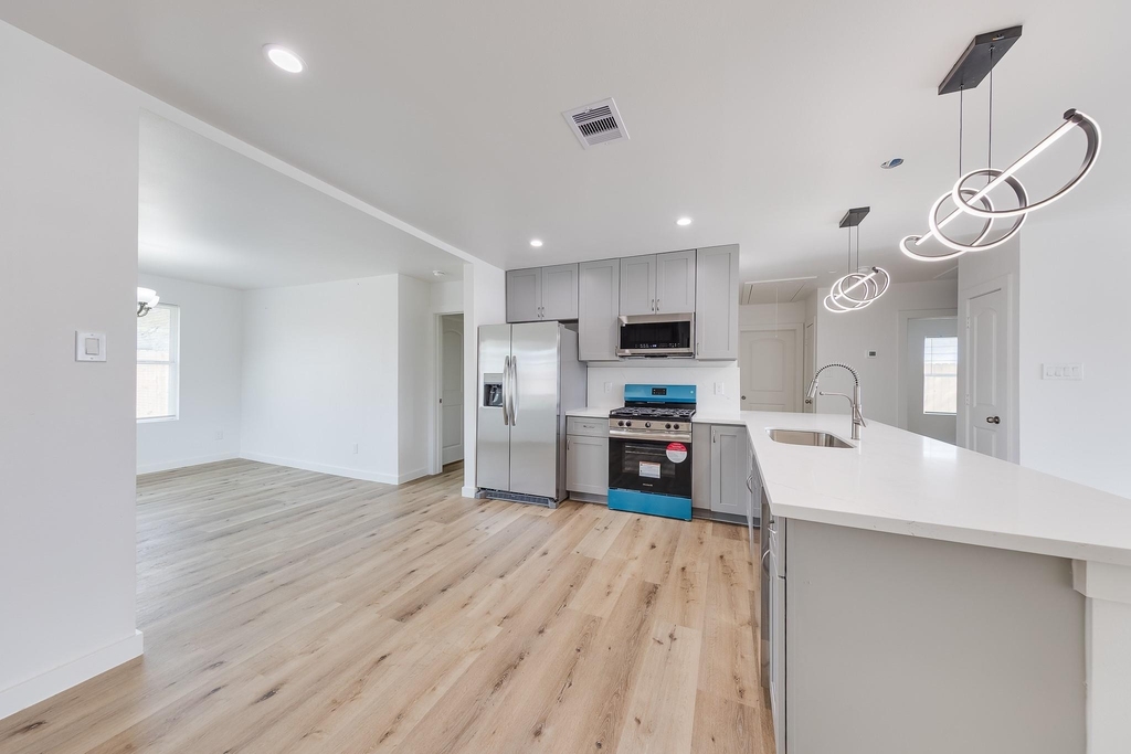 3635 Ward Street - Photo 9