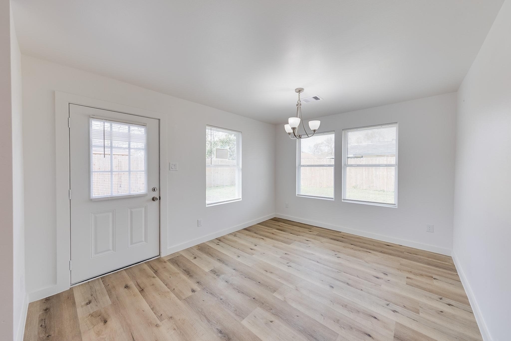 3635 Ward Street - Photo 10