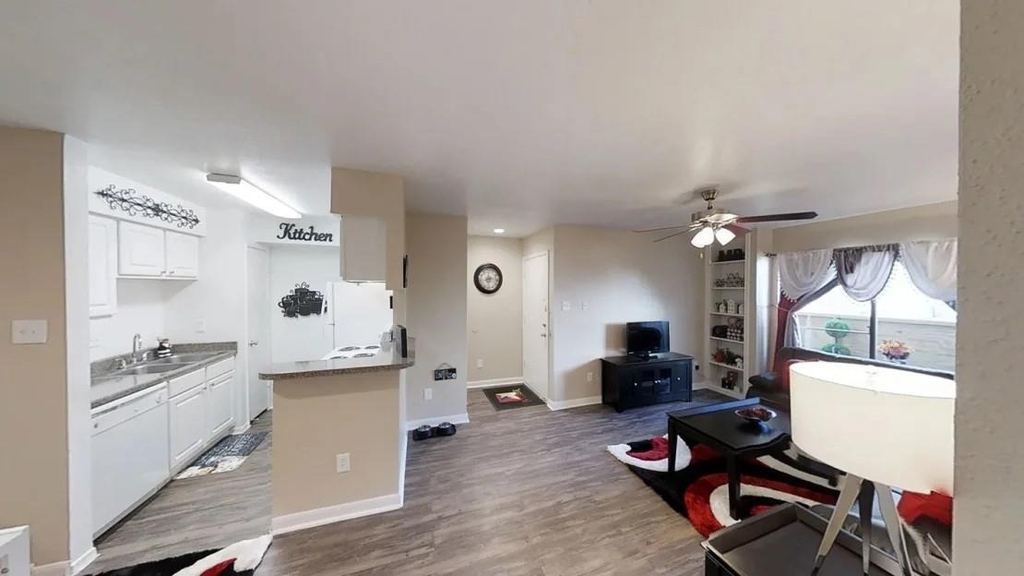 515 S Bender Avenue - Photo 2