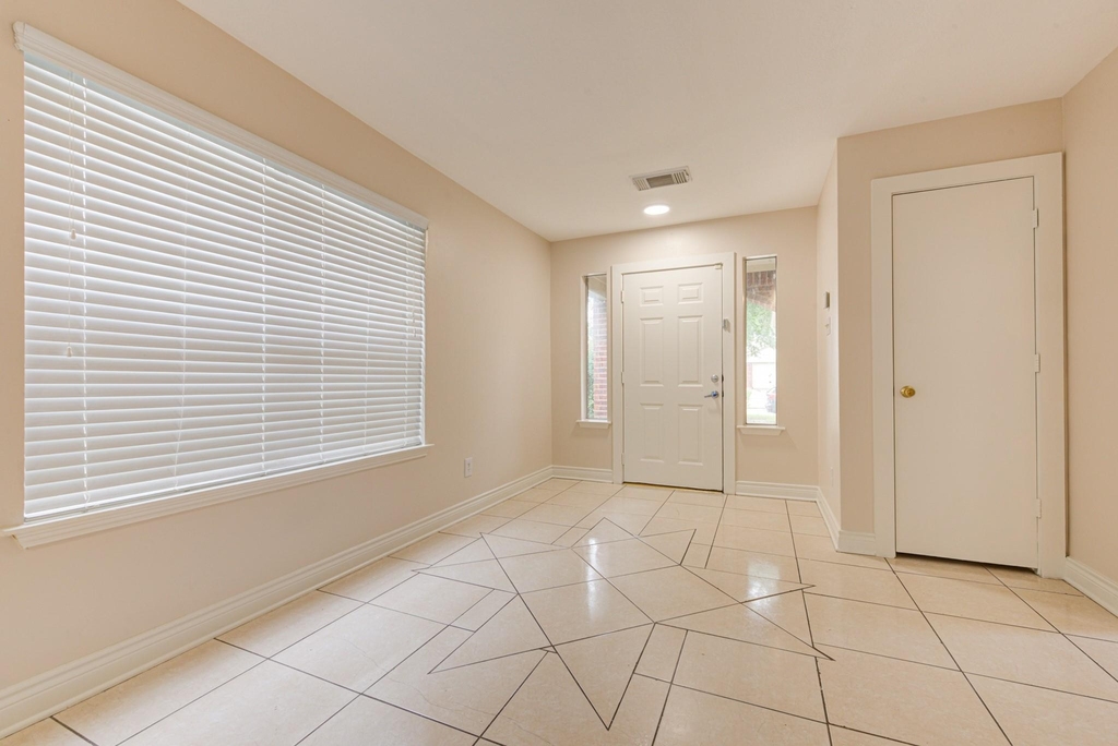 7322 Parkland Manor Drive - Photo 3