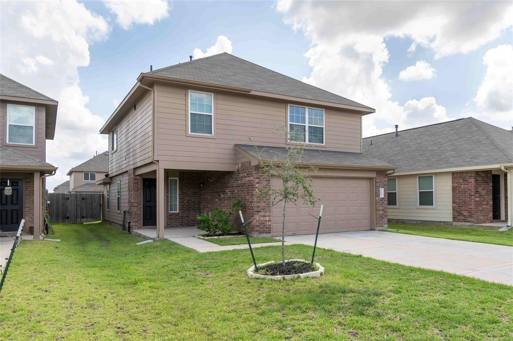 19007 Moynihan Drive - Photo 0