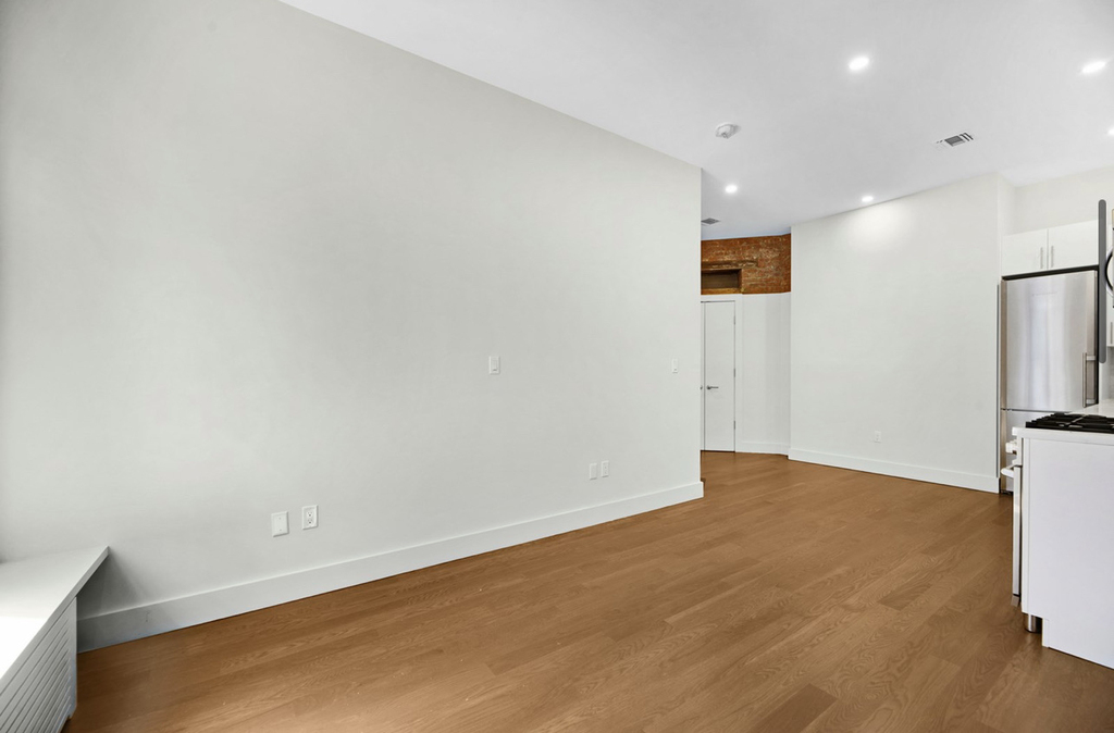 121 Madison Avenue - Photo 3