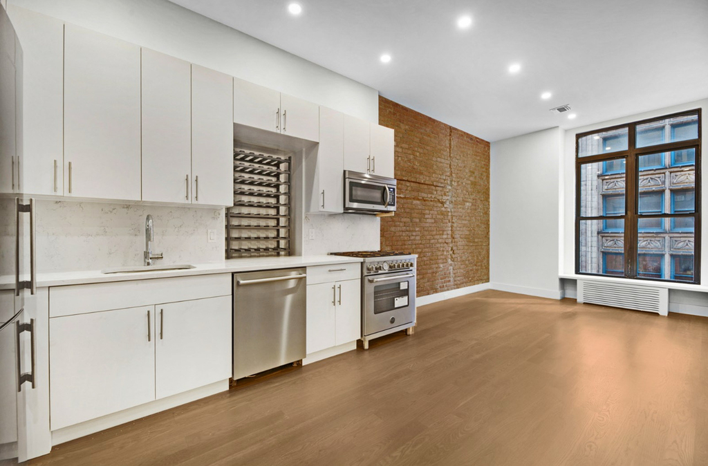 121 Madison Avenue - Photo 0