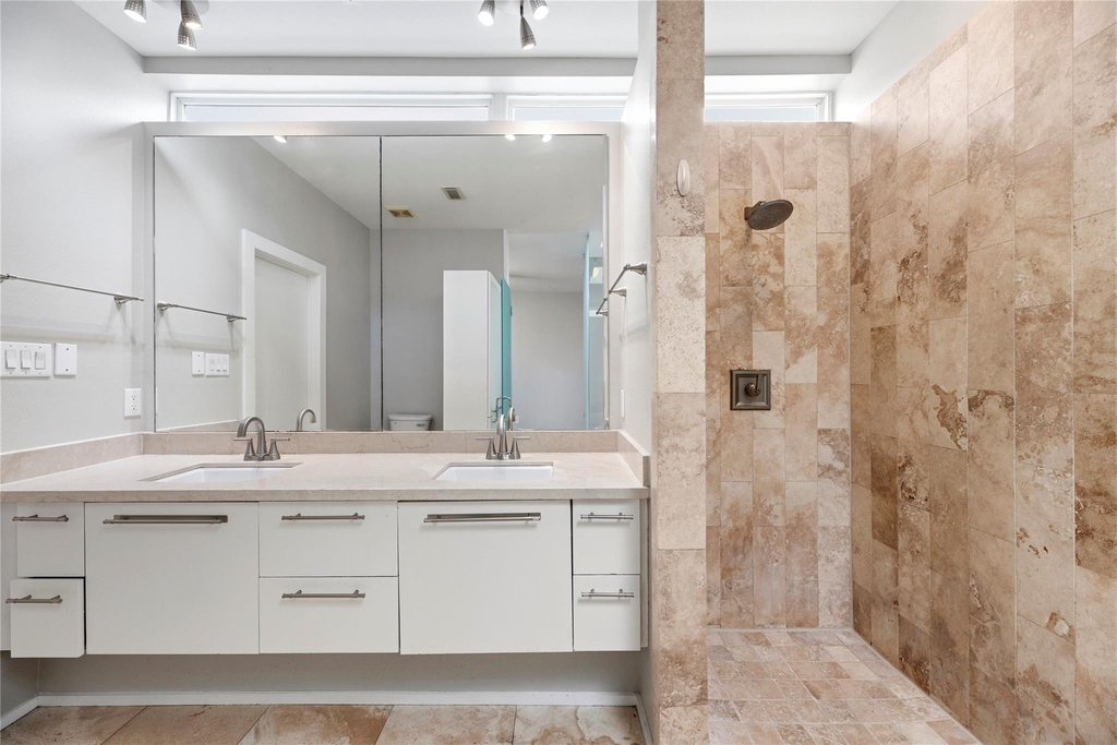 1107 W 17th Street - Photo 10
