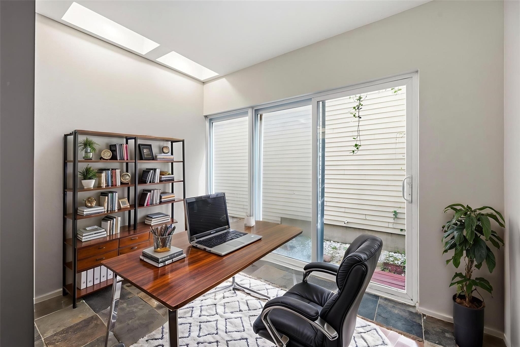 1107 W 17th Street - Photo 14