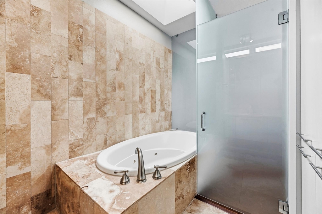 1107 W 17th Street - Photo 9