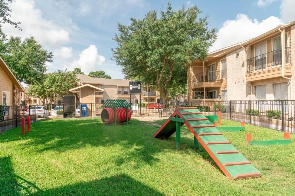 515 S Bender Avenue - Photo 15
