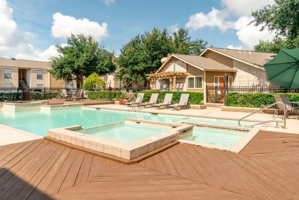 515 S Bender Avenue - Photo 8