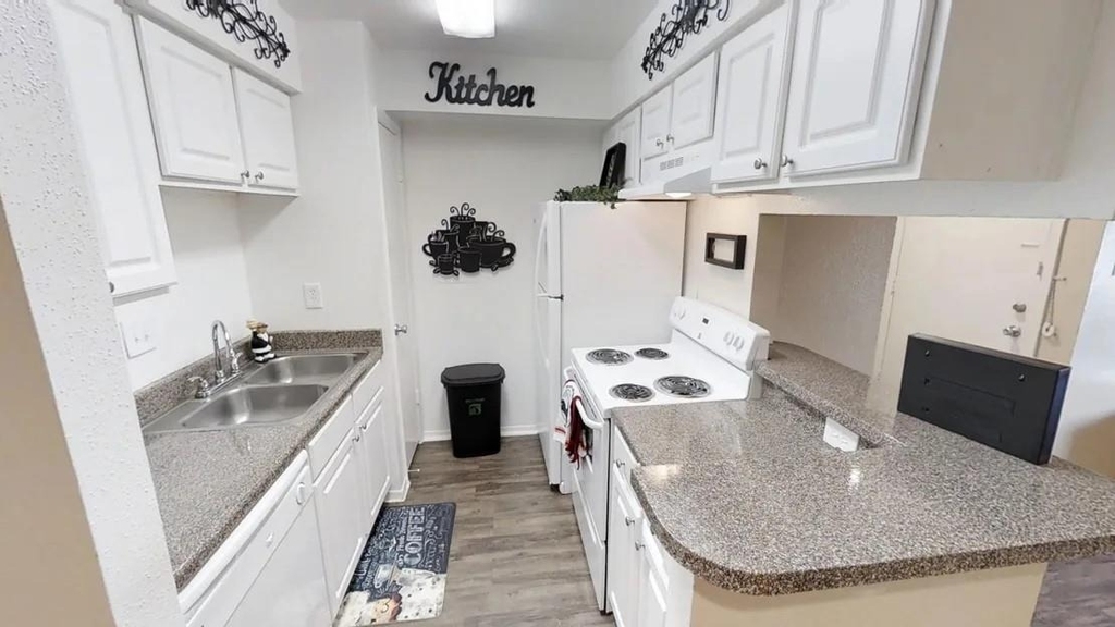 515 S Bender Avenue - Photo 13