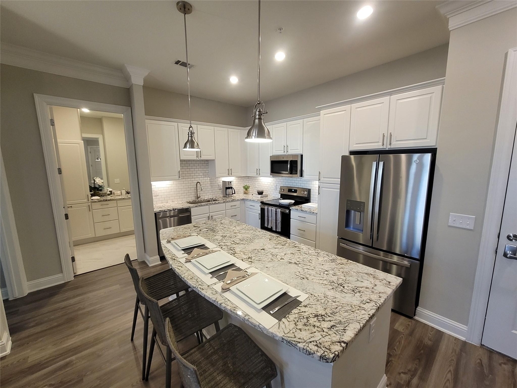 2111 Austin Street - Photo 3