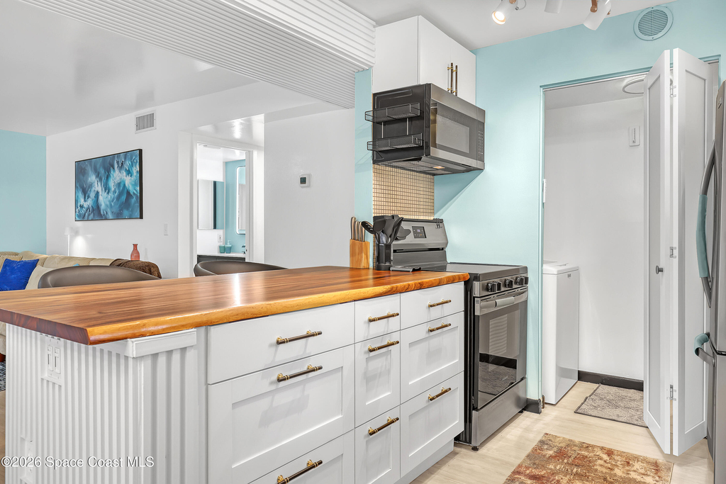 200 International Drive - Photo 11