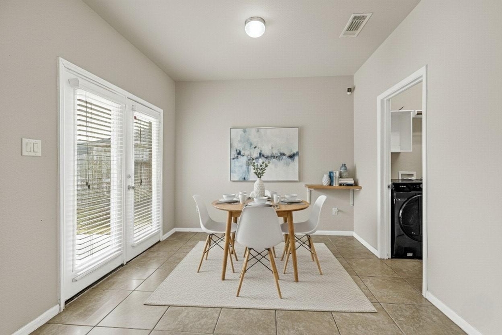 1933 Howth Avenue - Photo 5