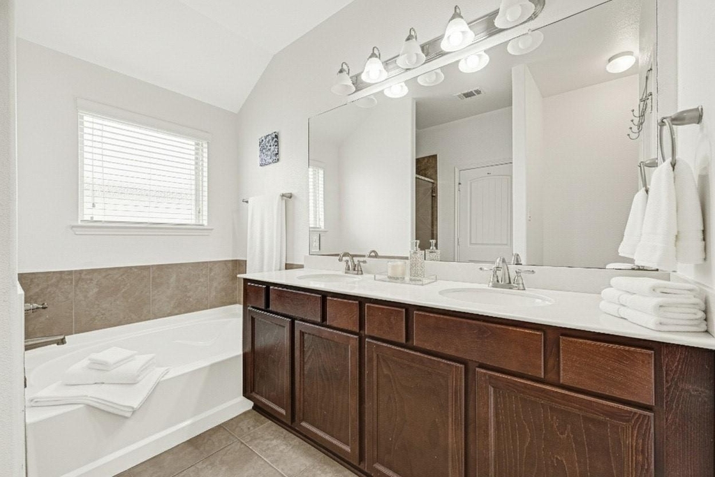 1933 Howth Avenue - Photo 10