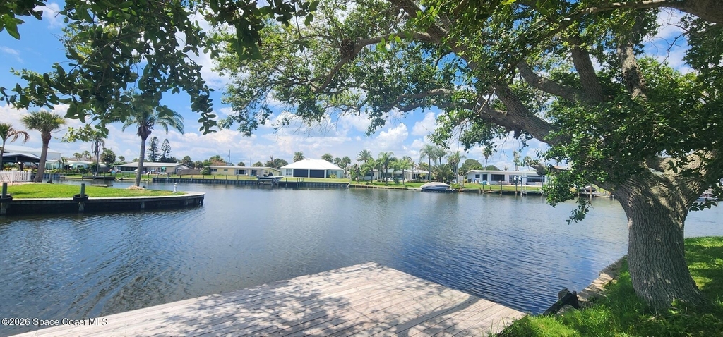 485 N Shore Drive - Photo 2