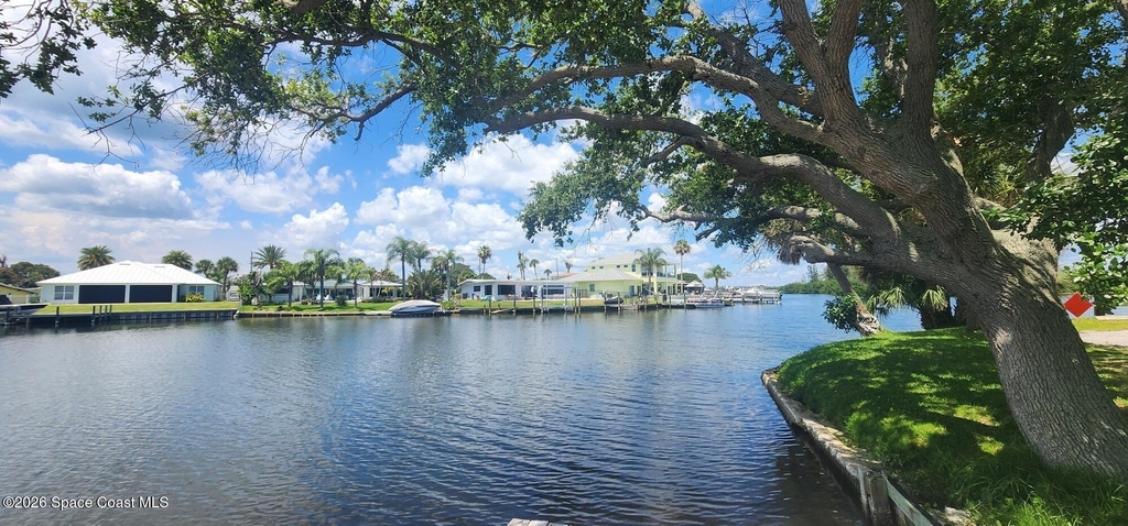 485 N Shore Drive - Photo 3