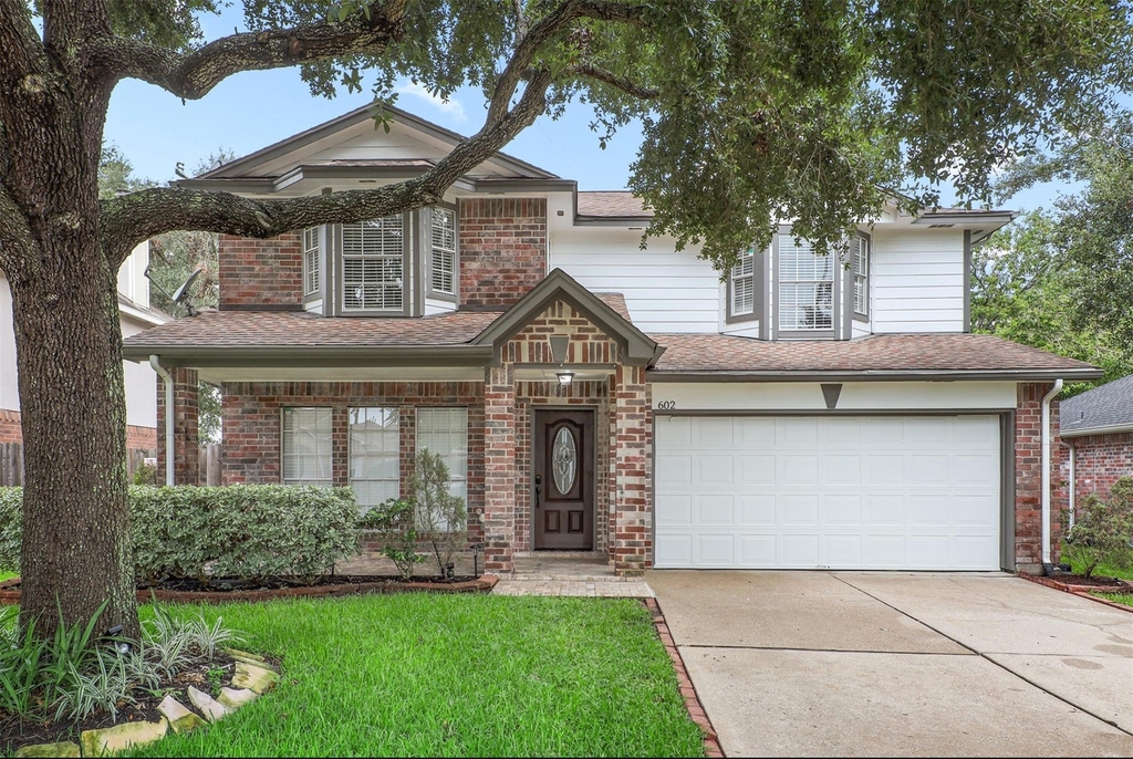 602 Oak Briar Drive - Photo 0
