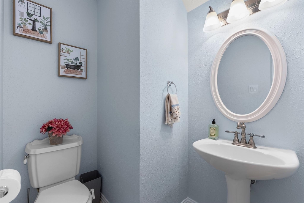 602 Oak Briar Drive - Photo 2