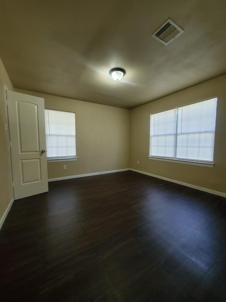 512 Avenue A - Photo 5