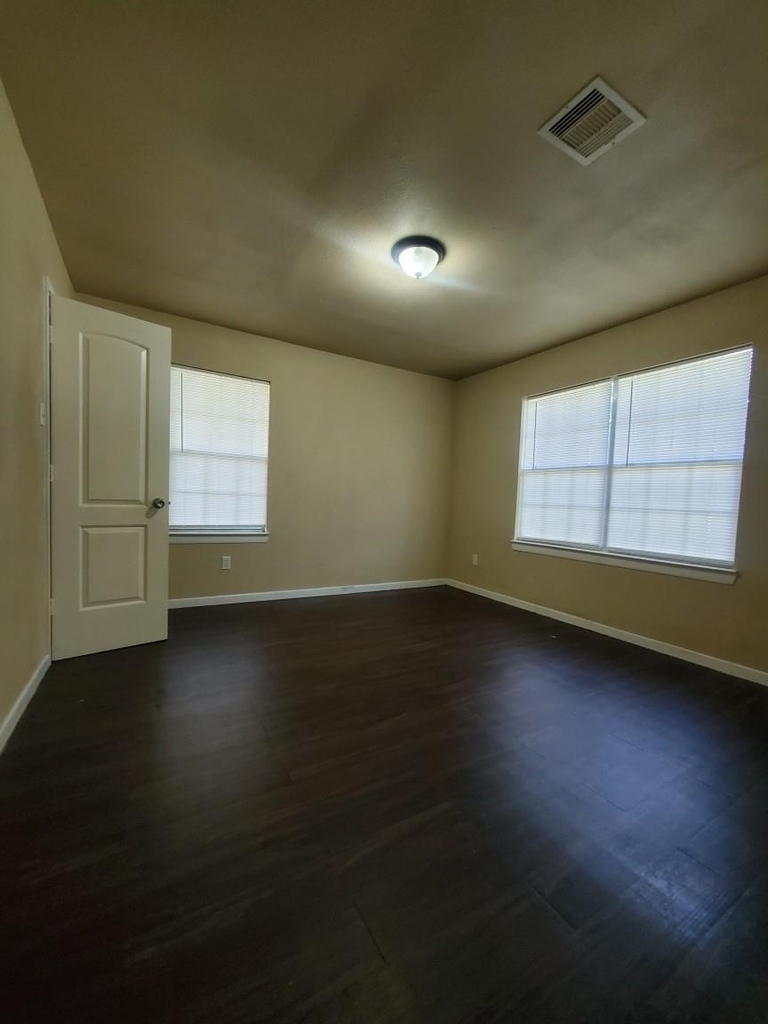 512 Avenue A - Photo 4