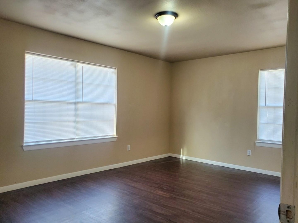 512 Avenue A - Photo 9