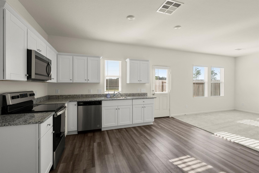 688 Amesbury - Photo 12
