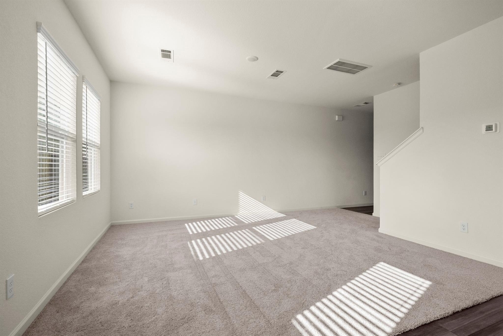 688 Amesbury - Photo 9