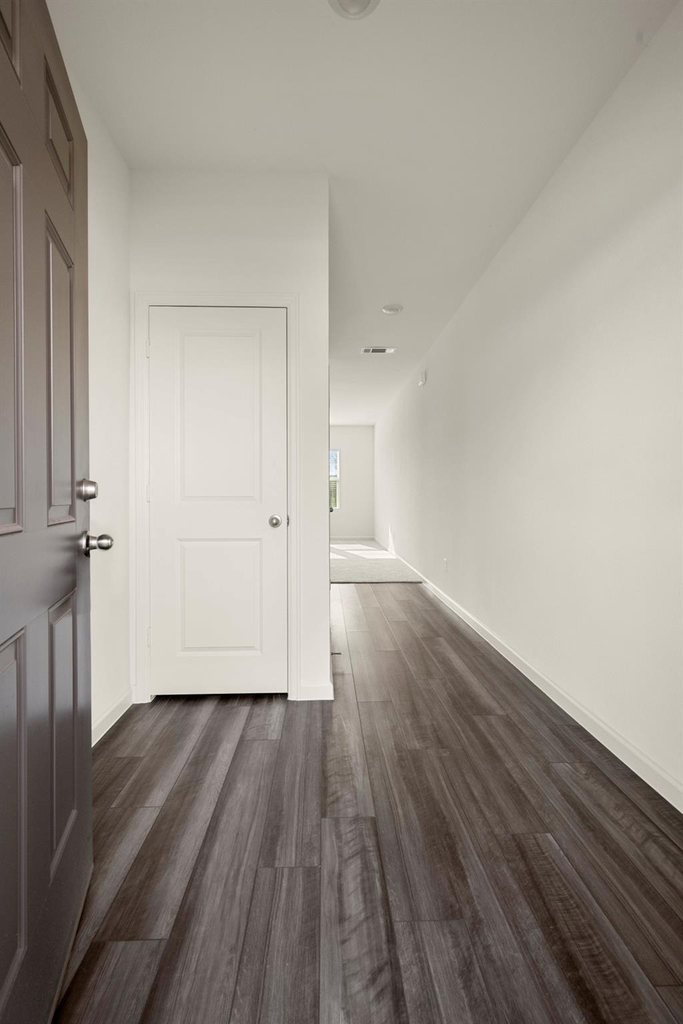688 Amesbury - Photo 4