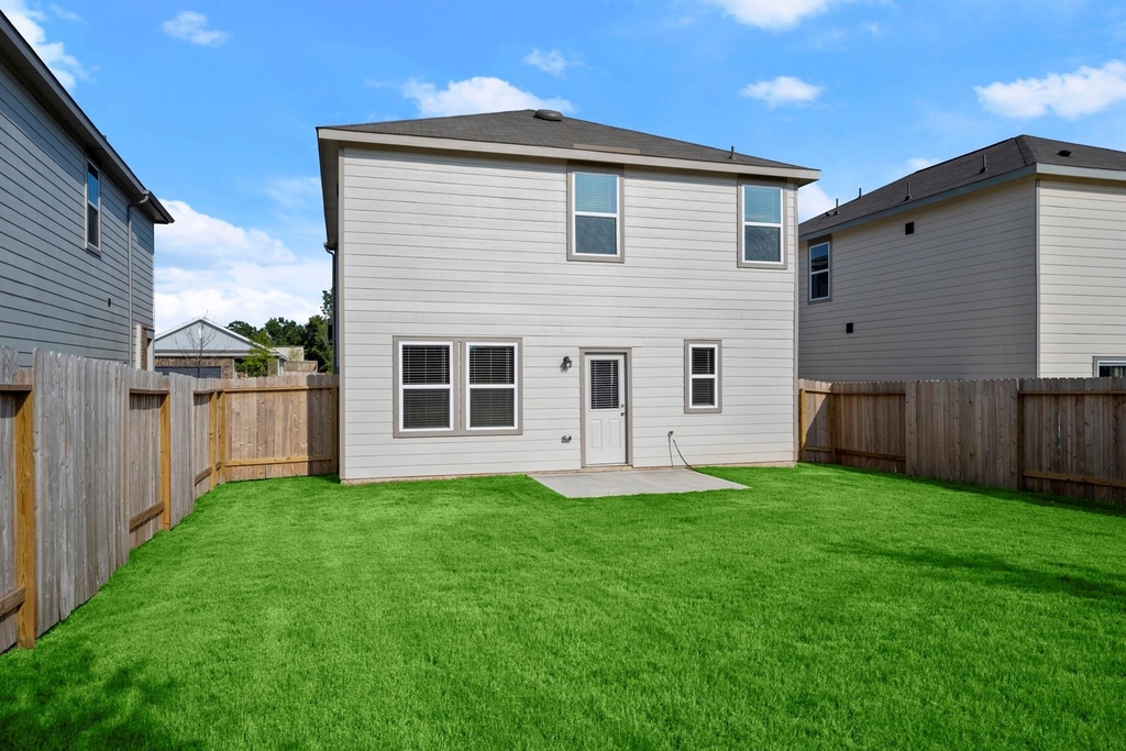 688 Amesbury - Photo 16