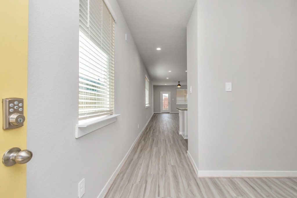 3020 Gunnersbury Drive - Photo 4