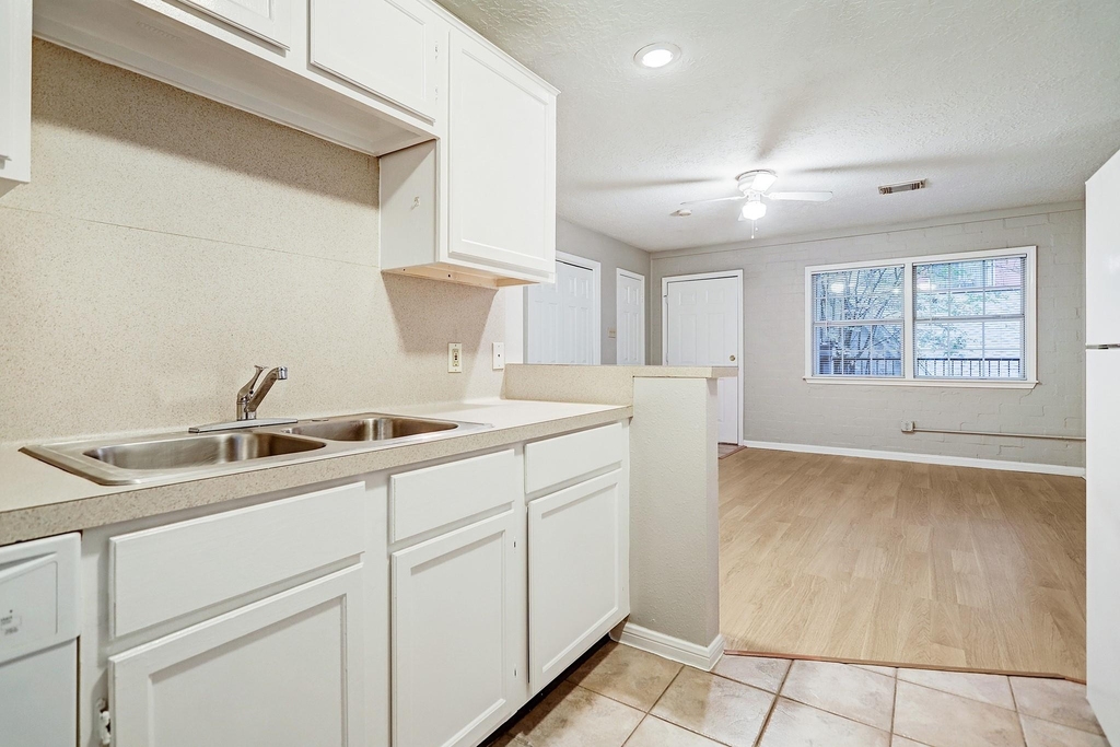 802 Stanford Street - Photo 1