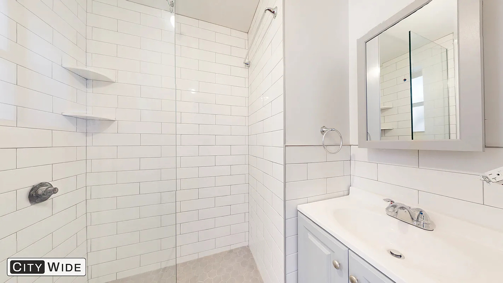 30 Charlton Street, Unit 2d - Photo 2