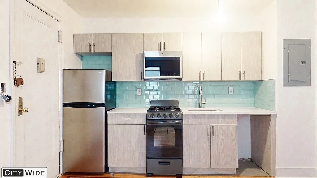 30 Charlton Street, Unit 2d - Photo 1