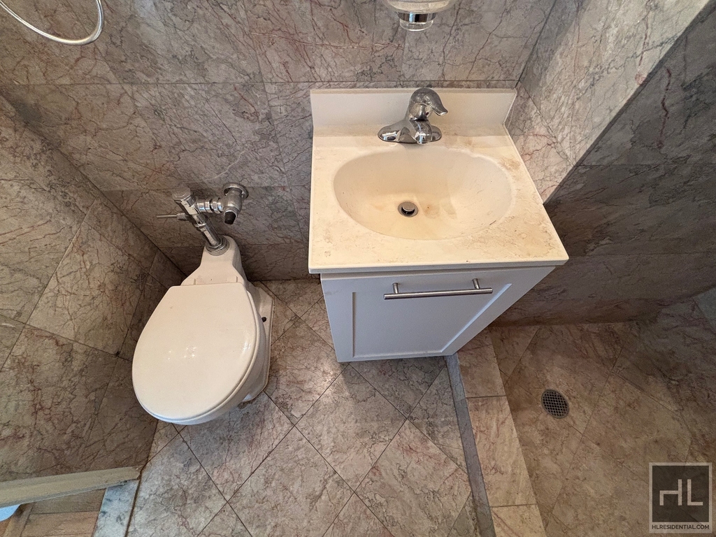 East 79th Street - Photo 6