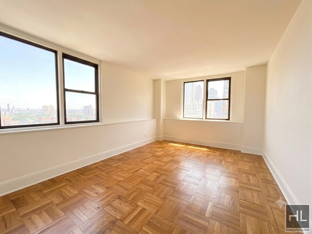 East 79th Street - Photo 4