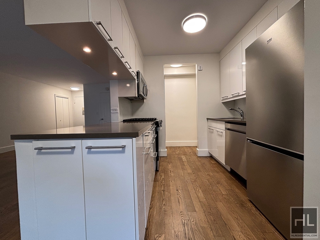 East 63 Street - Photo 3
