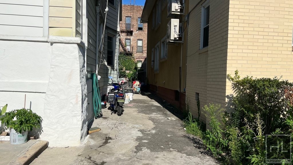 1043 East 14 Street - Photo 12