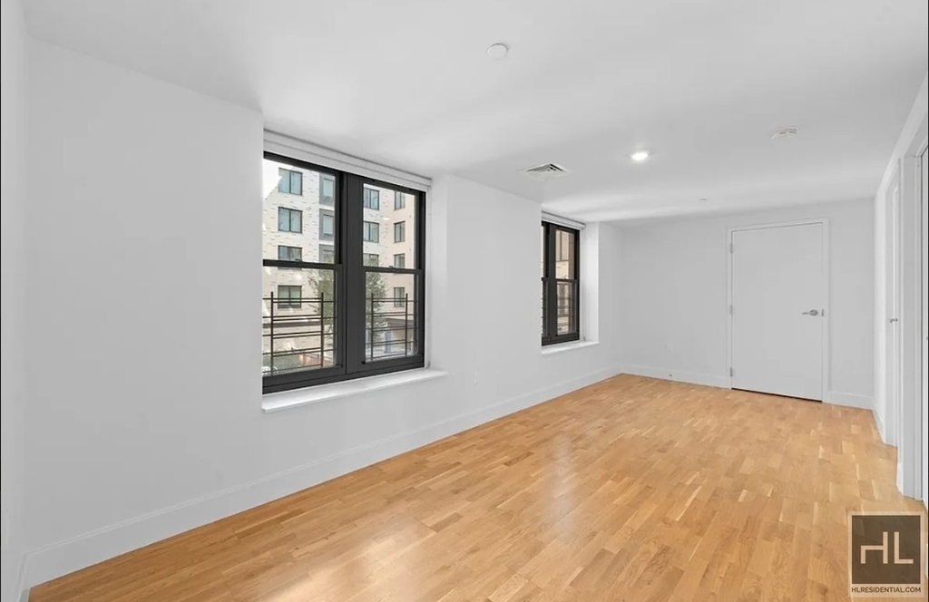 310 Clarkson Avenue - Photo 4