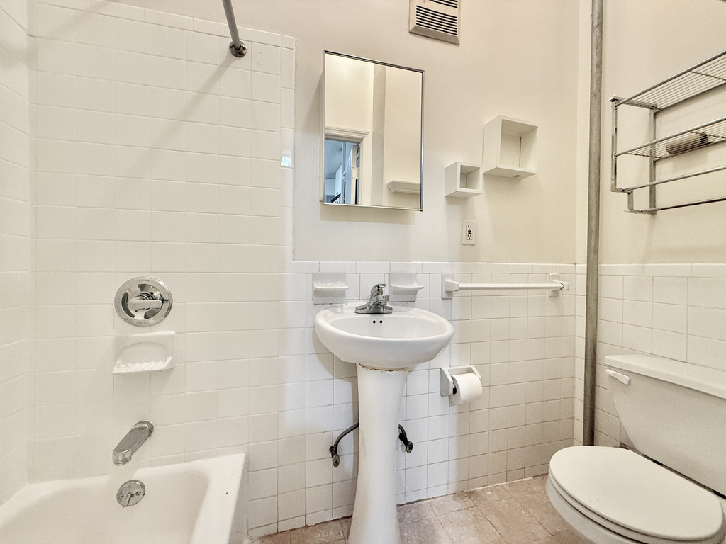 East 9th Street - Photo 4