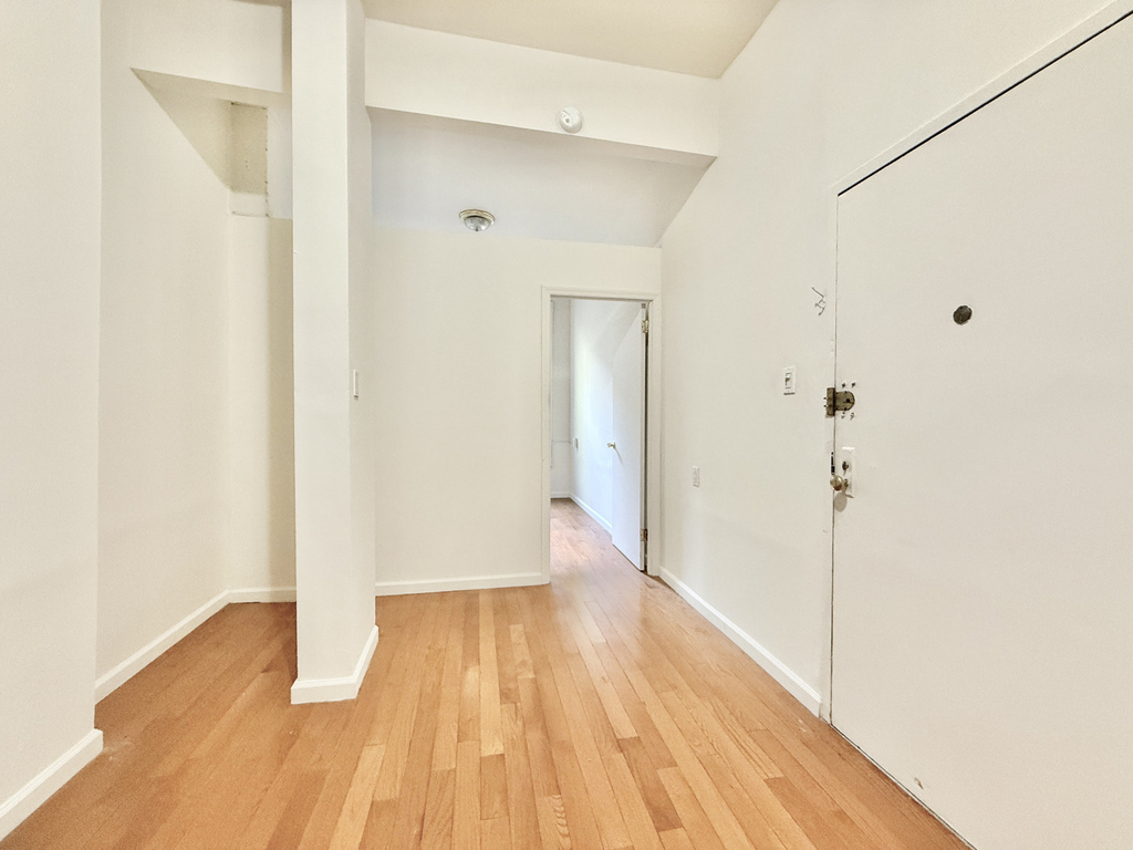 East 9th Street - Photo 2