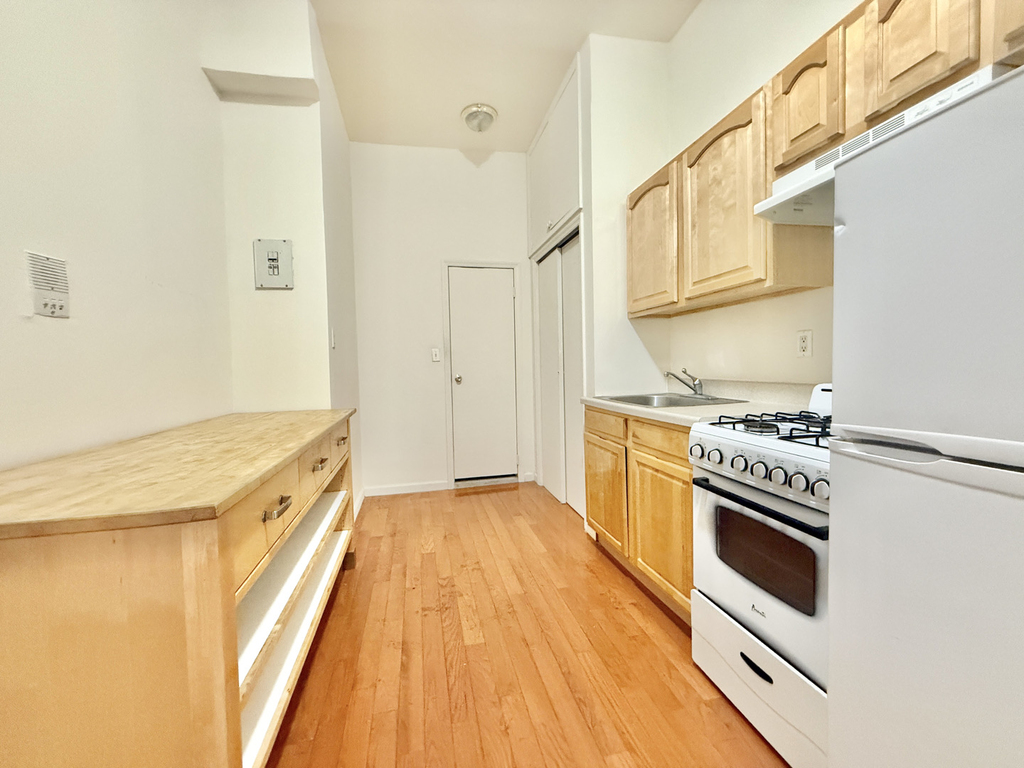 East 9th Street - Photo 1
