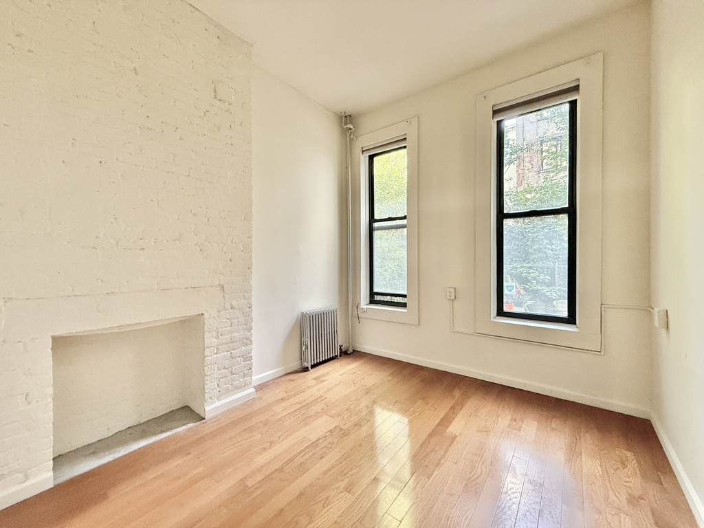 East 9th Street - Photo 3