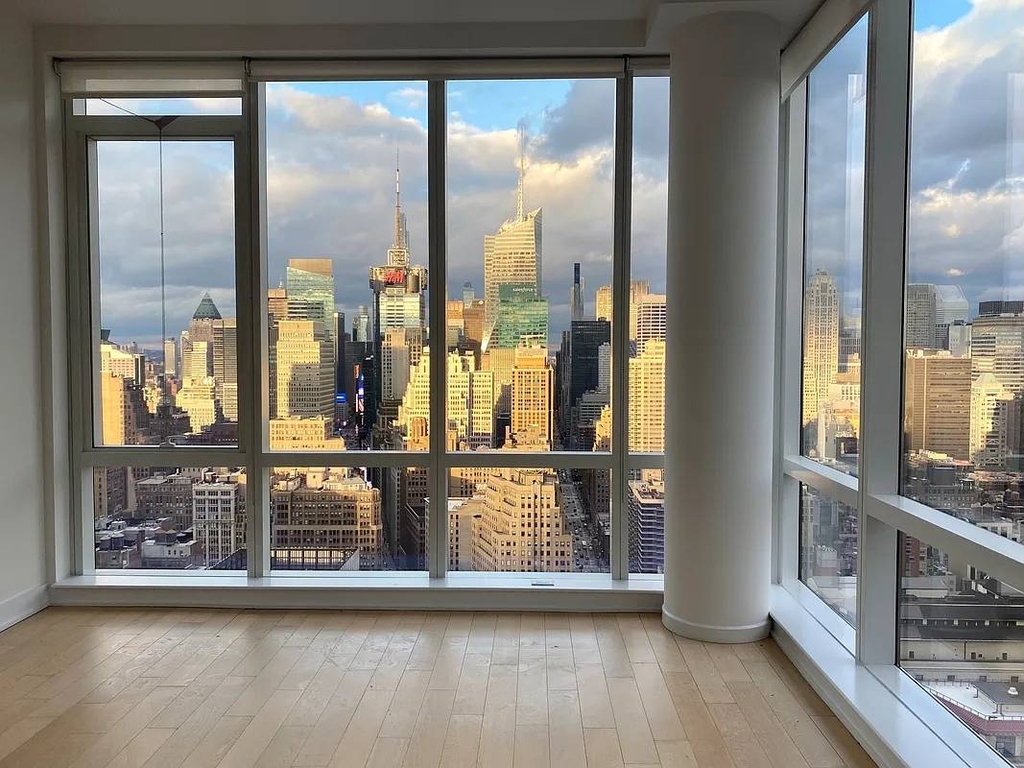 6th Avenue - Photo 5
