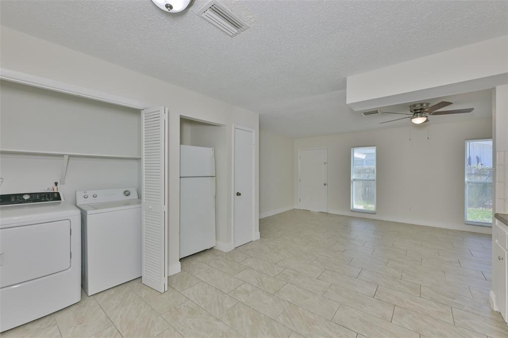 15616 Avalon Avenue - Photo 10