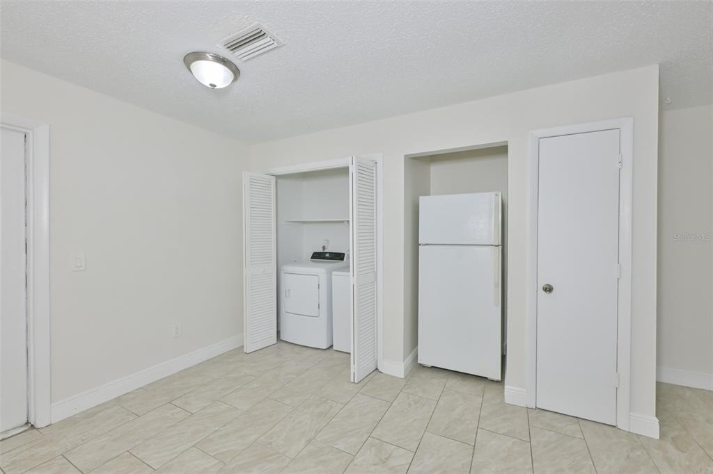 15616 Avalon Avenue - Photo 8